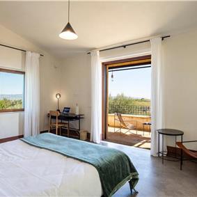 4 bedroom villa with pool near Noto, sleeps 8